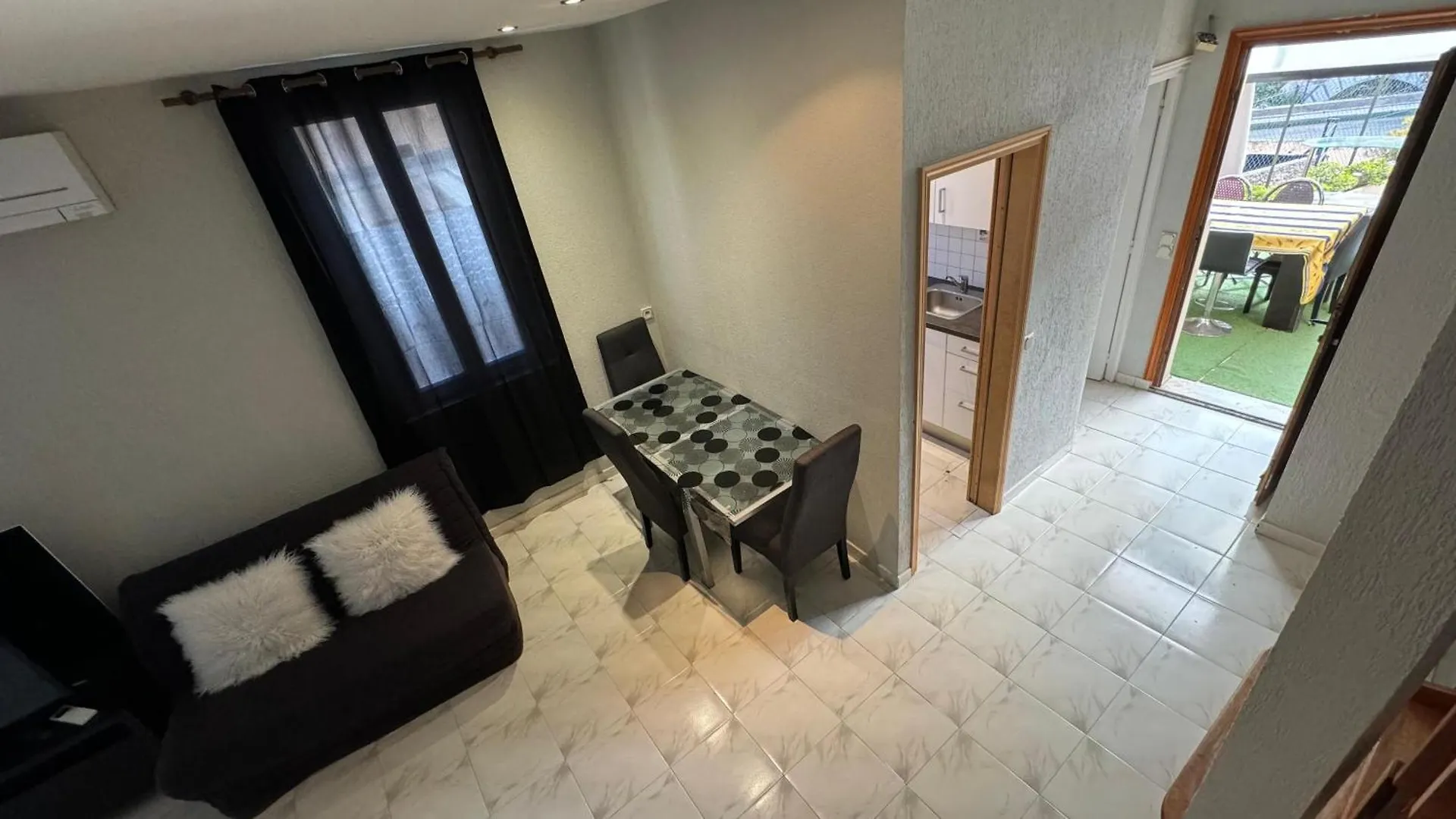 בוסוליי Monaco Central Duplex, 8 Sleeps Bnbrickeys